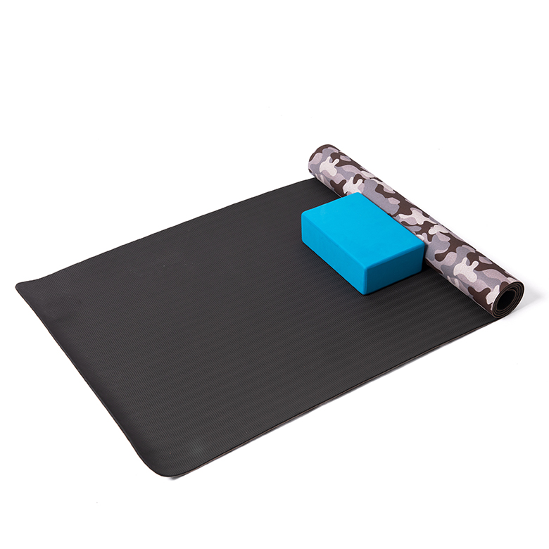 Sturdy And Skidproof 1/2 inch thick yoga mat For Training